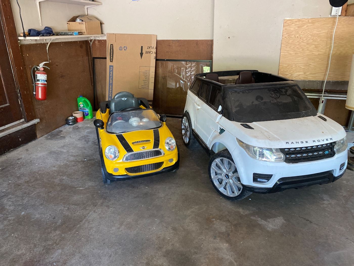 WHITEFISH BAY ESTATE SALE! in Milwaukee, WI starts on 6/24/2023