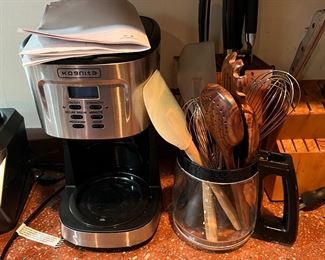Cognita coffee machine and kitchen utensils 