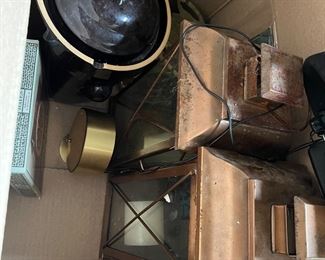 Coach lanterns; fermentation pot