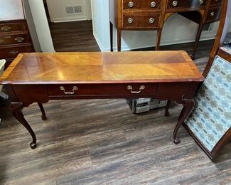 Queen Anne-style sofa table