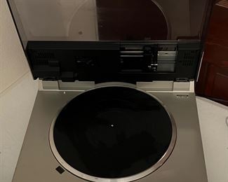 Technics direct drive automatic turntable system