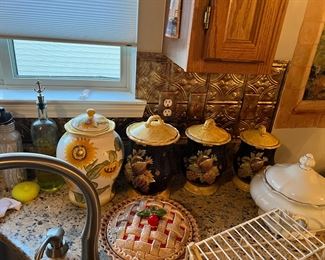 Cookie jars / canisters / pie plate