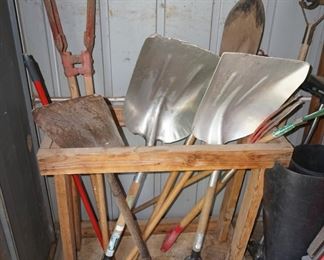 shovels, post hole digger, scoop shovels