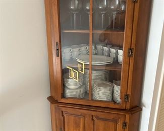 Corner cabinet