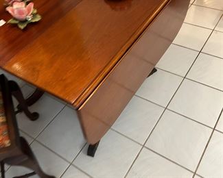 Yea cups and saucers