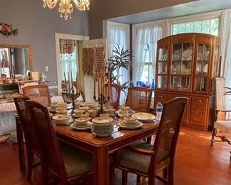 Bassett Dining Room Table & Chairs-has beveled mirror inserts-really pretty-but one mirror needs to be replaced.