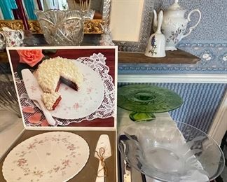 Mikasa Remembrance Cake Server Set NIB , Vintage Green Glass Cake Stand