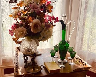 Lovely Antique Accent Table With Claw Foot Feet