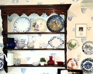 Carved wood plate rack