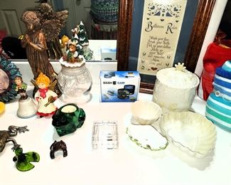 Frogs, angels and Belleek