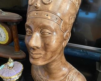 Statue of Queen Nefertiti 