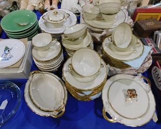 Black Knight dish set