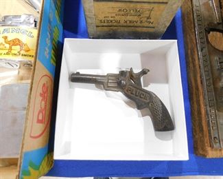 Pluck cast Iron cap gun