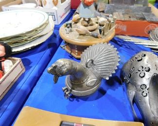 Animal figure trinket box