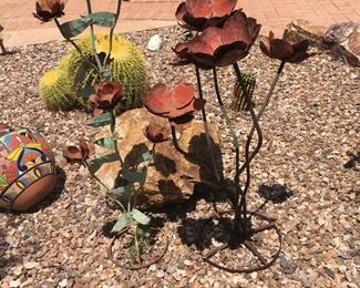 Metal outdoor flower art pieces