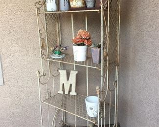 Awesome outdoor baker’s rack