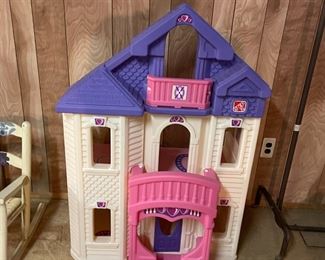 . . . play dollhouse