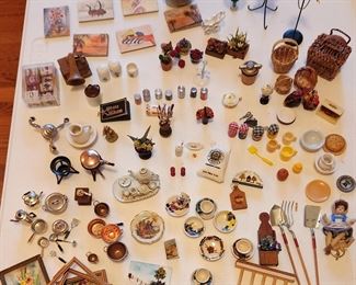Miniature doll house accessories 