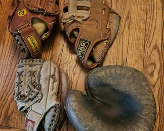 Vintage Wilson catchers mitt, Mag Soft, golden team and Pee-Wee all-pro 
