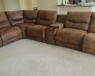 Large La-Z-Boy Electric Sectional w/Incliners