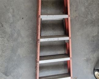 Louisville 10' Fiberglass Ladder