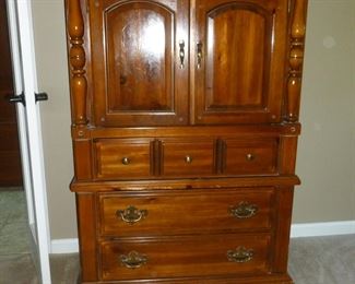 Chest of drawers w/cabinet