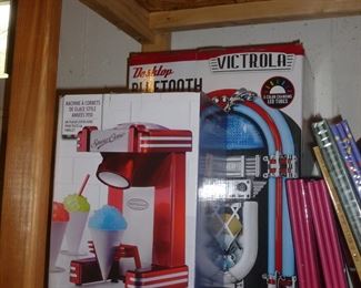 snow cone maker & jukebox style radio