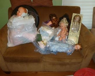 Dolls & loveseat