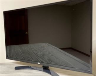 LG 32" Computer Monitor Model: 32MA70HY.