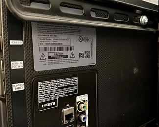 Samsung 40" HDTV Model: UN40N5200 with Remote Control, Stand and Manual.