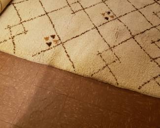 Vintage wool Moroccan rug w/ fringe