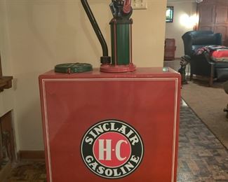 Sinclair Gasoline manual pump deco