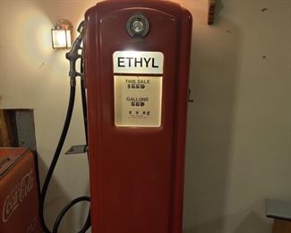 7ft light up Ethyl gas pump with glass crown