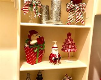 VARIETY OF CHRISTMAS ITEMS