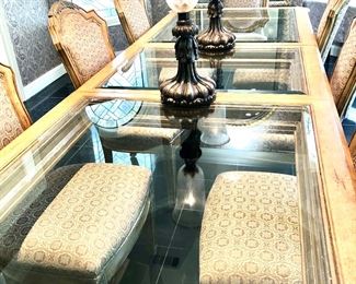 Table shown with leaf in