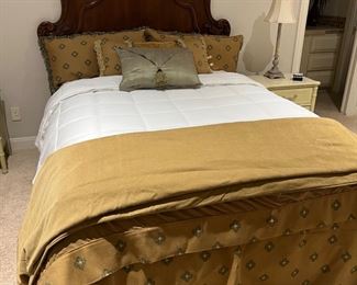 Queen Matress, Custom bedding