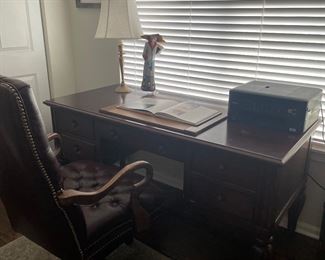 Stanley Desk / Desk Chair 