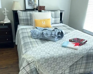 Queen Size Bed 