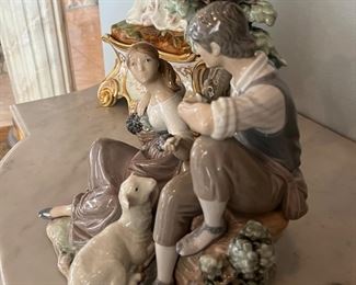 $100 Lladro couple with sheep H3JU