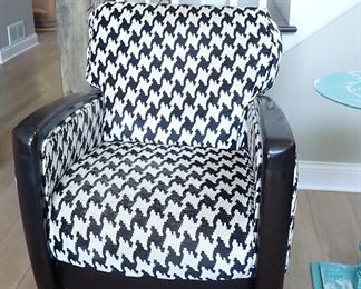 BLACK & WHITE HOUNDSTOOTH SIDE CHAIR WITH WOOD ARM X 2