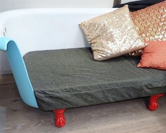 CAST IRON BATH TUB BENCH