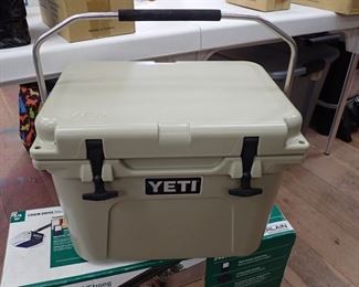 YETI COOLER ROADIE 20