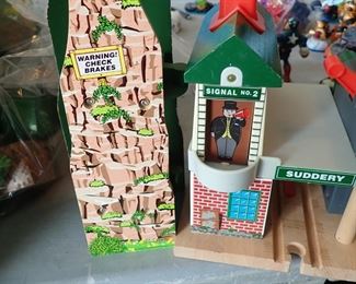 THOMAS THE TRAIN / TRACK / CARS / BUILDINGS / ETC