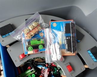THOMAS THE TRAIN / TRACK / CARS / BUILDINGS / ETC