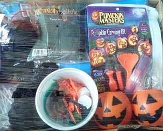 HALLOWEEN / COSTUMES / DECOR