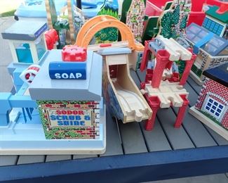 THOMAS THE TRAIN BUILDINGS