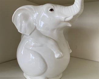 Schmid 1979 elephant pitcher