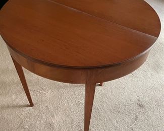 Deminlune table expands into a round table ~