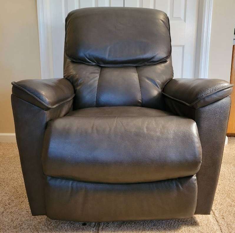 "On the Fairway in Woodside" in Aiken, SC. Closing on Fri 6/30 at 8pm. Pickup is Sat 7/1 11-3pm. Please click here to view more photos, descriptions, and current bids: https://ctbids.com/estate-sale/22440