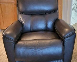 "On the Fairway in Woodside" in Aiken, SC. Closing on Fri 6/30 at 8pm. Pickup is Sat 7/1 11-3pm. Please click here to view more photos, descriptions, and current bids:&nbsp;https://ctbids.com/estate-sale/22440